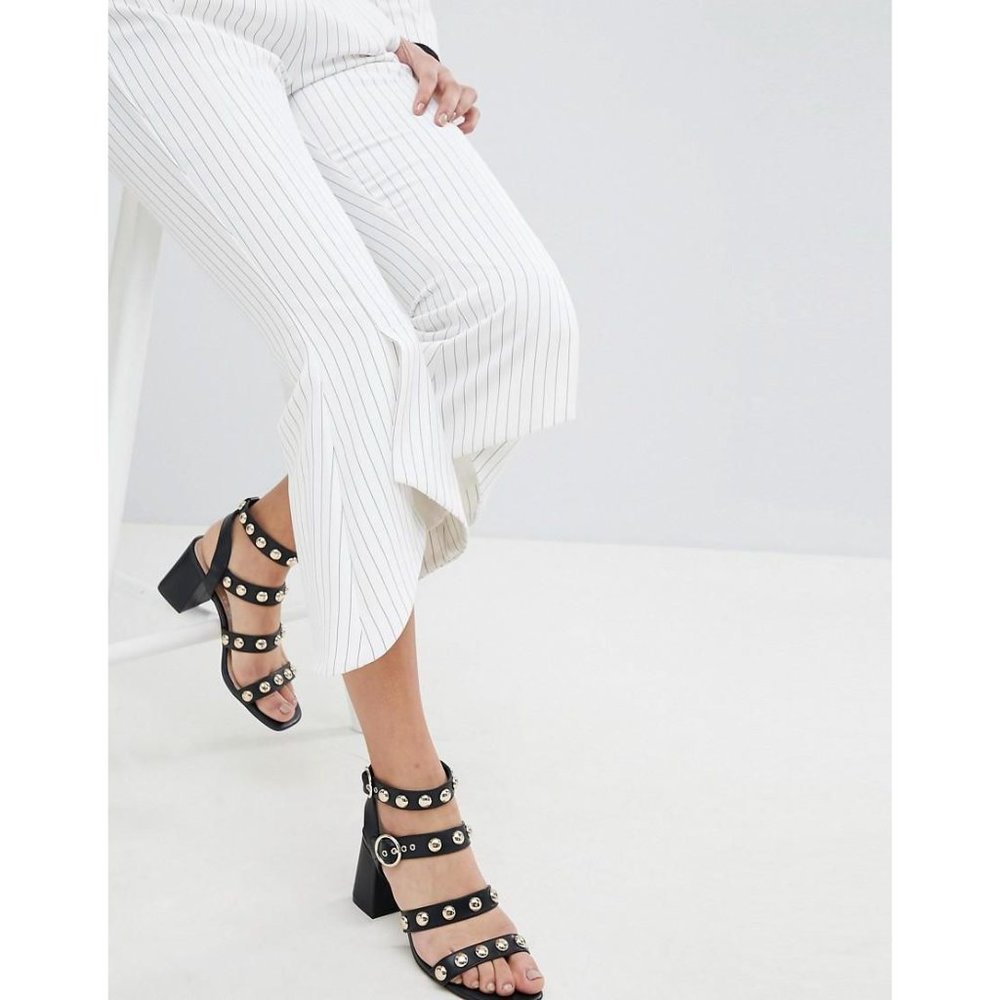 Elliatt NWOT Striped Cropped Tailored Flare Pants size Small